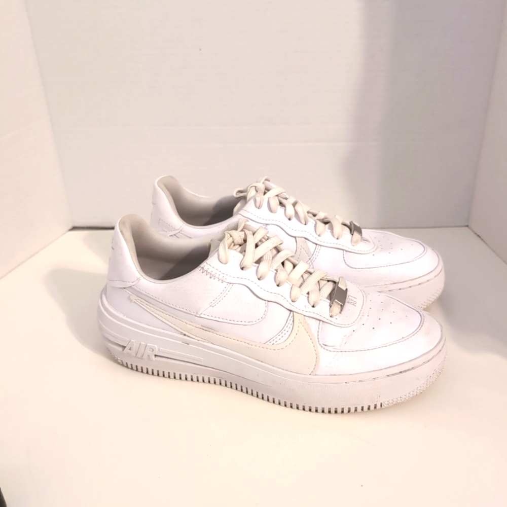 Nike Air Force 1‎ Triple White Low Women's Sneakers Size 9